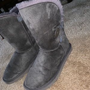 Size 9 women’s ugg boots